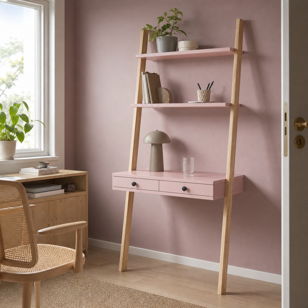 LENO stigeskrivebord i asketræ og pink med lukkede skuffer set fra siden