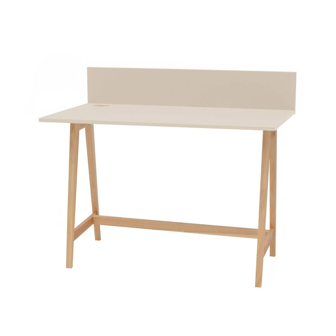 LUKA skrivebord i brunbeige på hvid baggrund