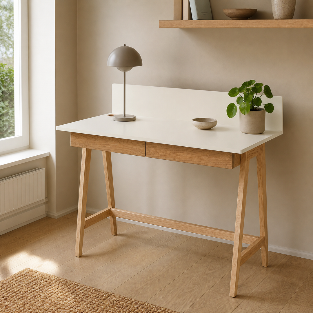 Kridhvid LUKA skrivebord lukket i hjemmekontor