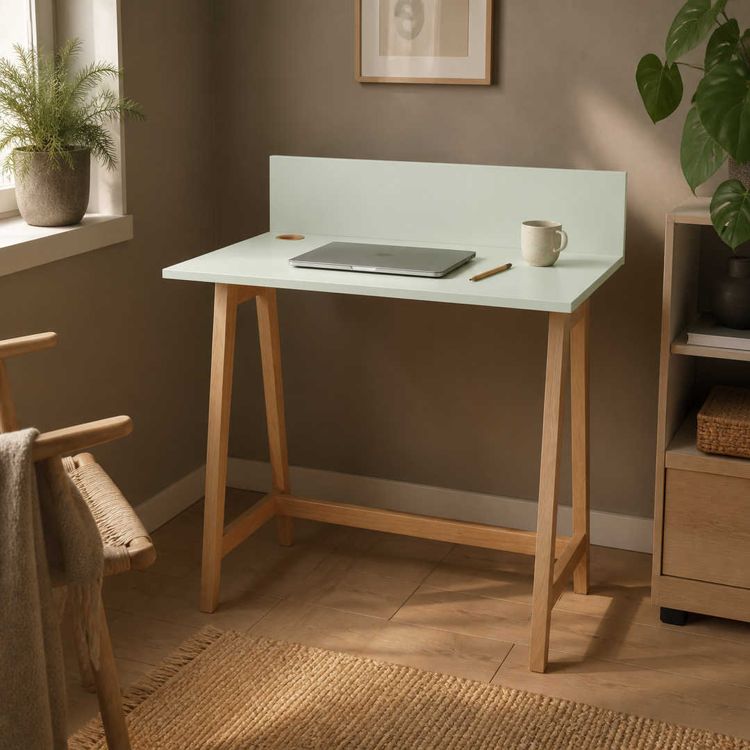 mintgrøn LUKA-skrivebord på 85 cm i beboet dansk hjemmekontor