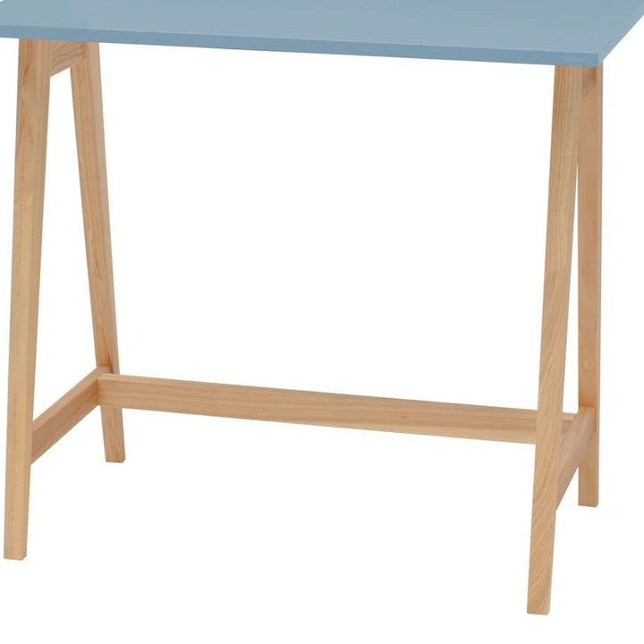 Gentle Blue-blå LUKA-skrivebord med detalje af MDF og træ
