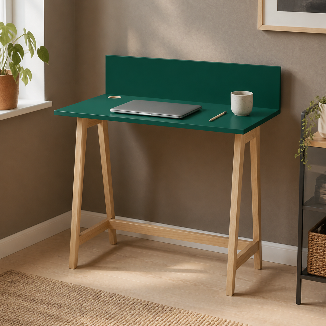 See Green-grøn LUKA-skrivebord i dansk hjemmekontor