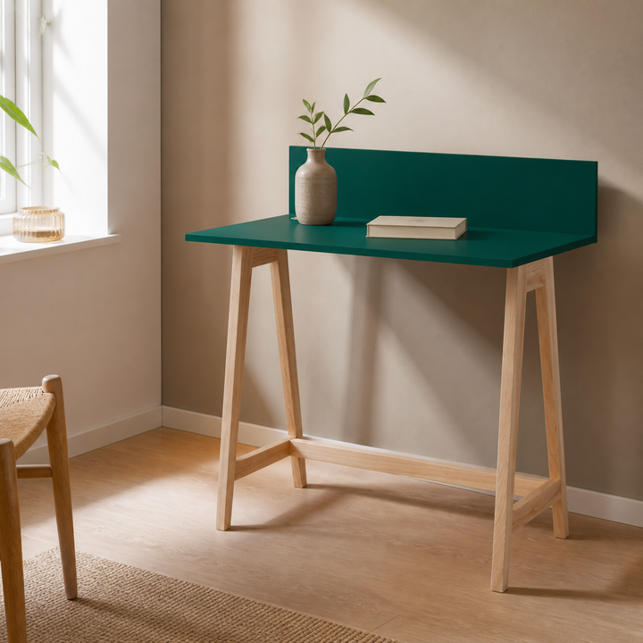 See Green-grøn LUKA-skrivebord i lys boligscene