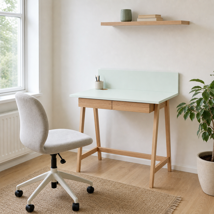 Fleeting Mint-mintgrøn LUKA-skrivebord i lys boligscene