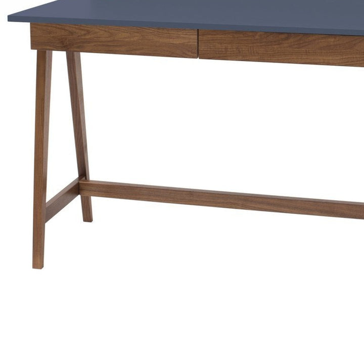 grafit LUKA-skrivebord med detalje af MDF og træ