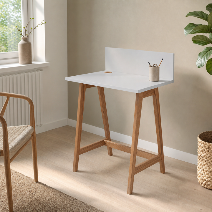lysegrå LUKA-skrivebord i lys boligscene
