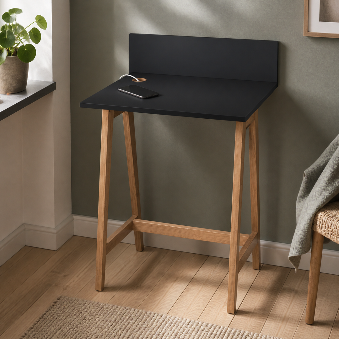 sort LUKA-skrivebord med funktion vist