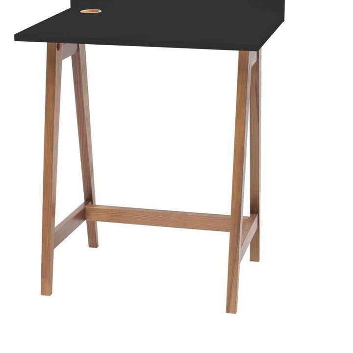 sort LUKA-skrivebord med detalje af MDF og træ