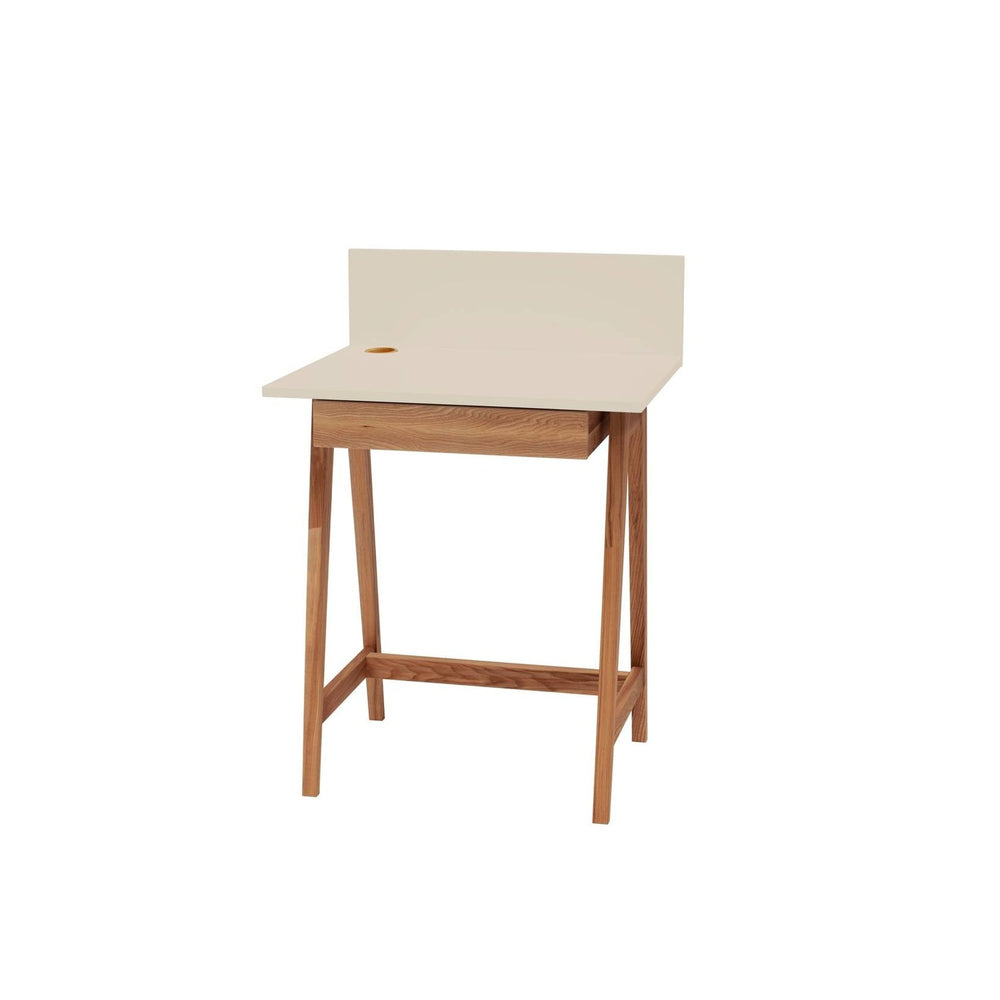 brunbeige LUKA-skrivebord på hvid baggrund