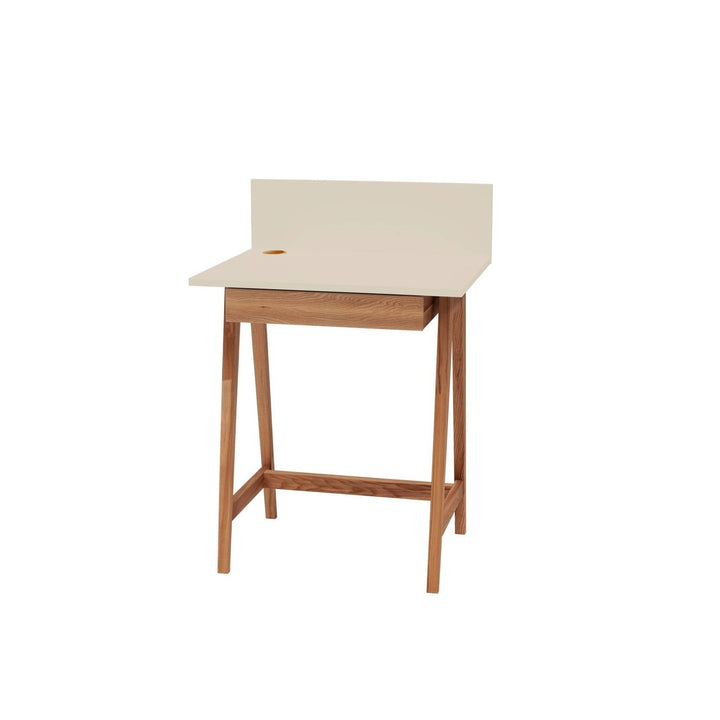 brunbeige LUKA-skrivebord på hvid baggrund