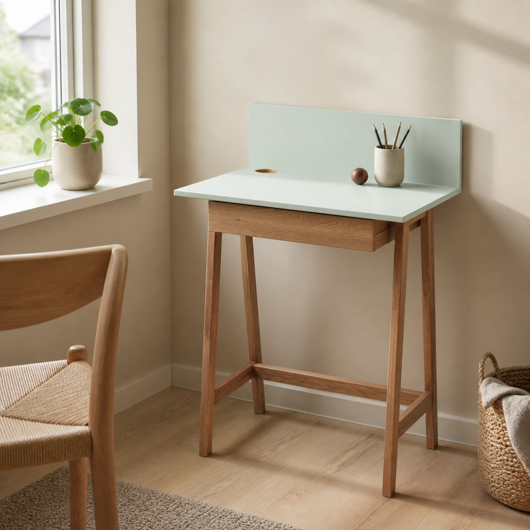 Fleeting Mint-mintgrøn LUKA-skrivebord i lys boligscene