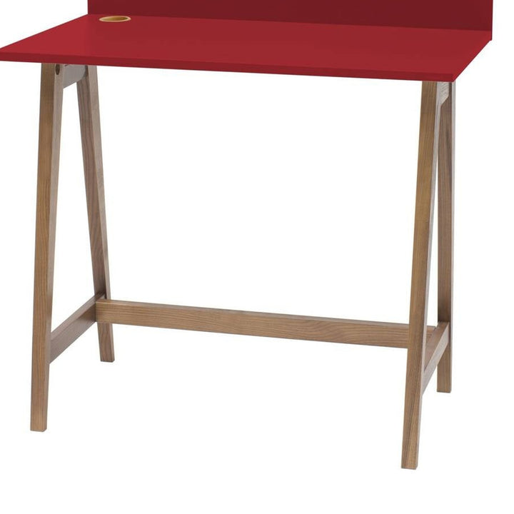 rød LUKA-skrivebord med detalje af MDF og træ