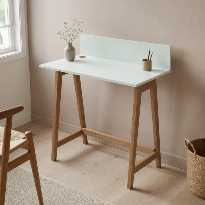Fleeting Mint-mintgrøn LUKA-skrivebord i lys boligscene
