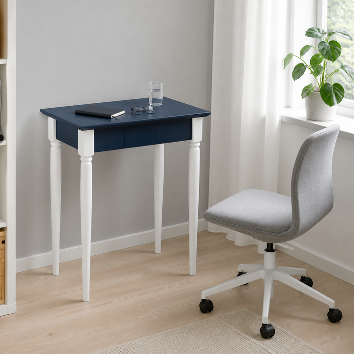 MAMO Skrivebord 65x40 cm Hvide Ben / Marineblå – varm moody dagslysscene