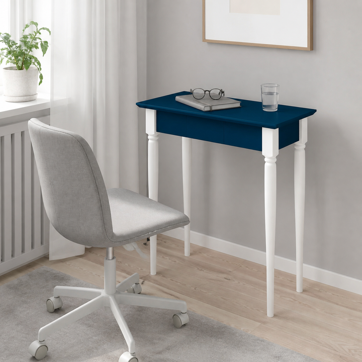 MAMO Skrivebord 65x40 cm Hvide Ben / Petrol Blå – varm moody dagslysscene