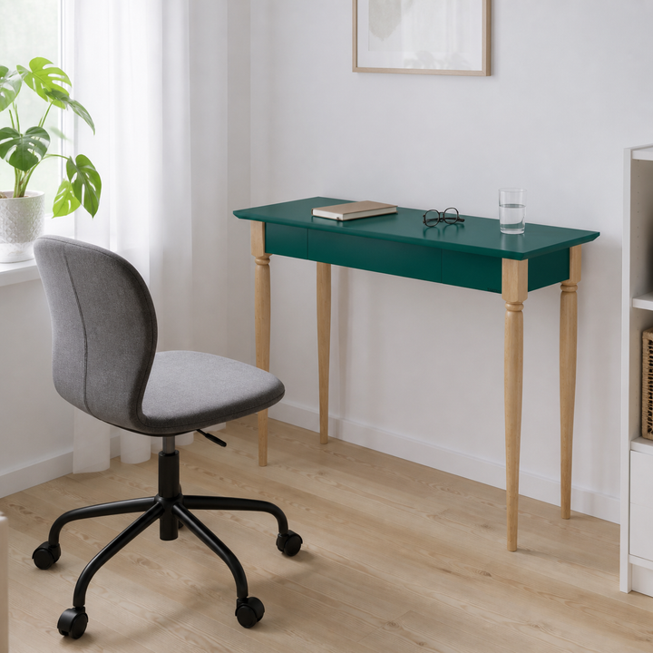 MAMO Skrivebord 65x40cm - Grøn – varm moody dagslysscene