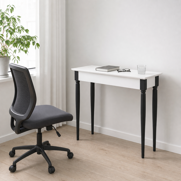 MAMO Skrivebord 65x40cm - Hvide / Sorte Ben – varm moody dagslysscene