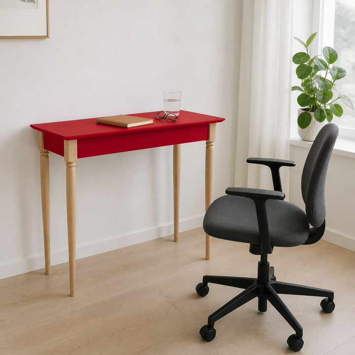 MAMO Skrivebord 65x40cm - Rød – varm moody dagslysscene