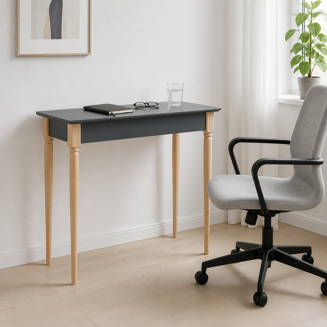 MAMO Skrivebord 85x40cm - Grafit – varm moody dagslysscene