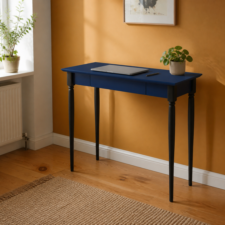 MAMO Skrivebord 85x40cm - Marineblå / Sorte ben – anden livsstilsscene