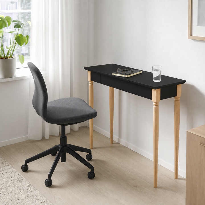 MAMO Skrivebord 85x40cm Sort – varm moody dagslysscene