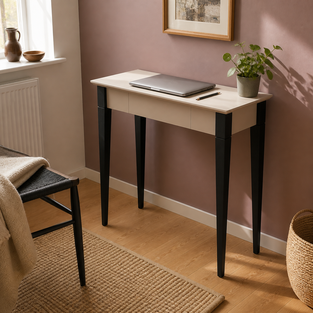 MIMO Skrivebord 65x40cm Sorte Ben Brun Beige – anden livsstilsscene