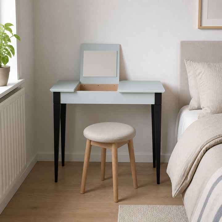 MIMO Sminkebord med spejl - 105x35 cm sorte ben / lysegrå – supplerende neutral dagslysscene