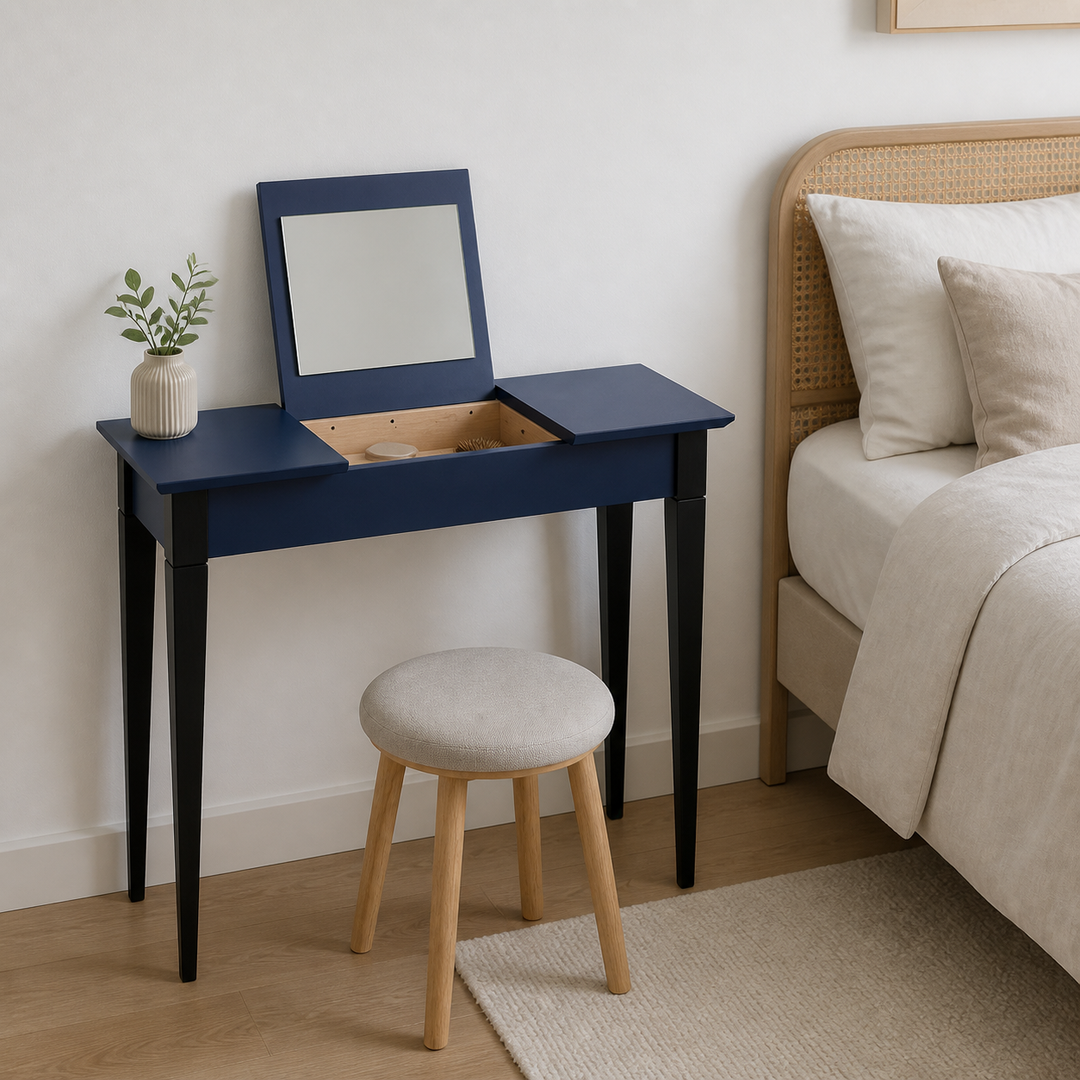 MIMO Sminkebord med spejl - 85x35 cm sorte ben / marineblå – supplerende neutral dagslysscene