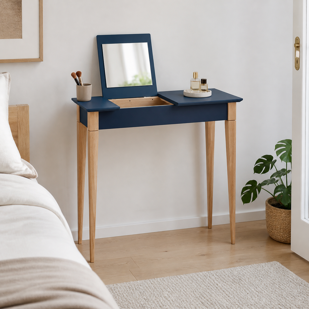 MIMO Sminkebord med spejl - 85x35cm Petrolblå – hero i naturlig brug