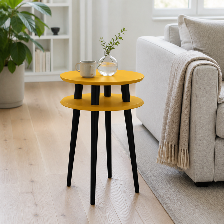 UFO Sidebord diameter 45cm x H 61cm Gul / Sort Ben – supplerende neutral dagslysscene