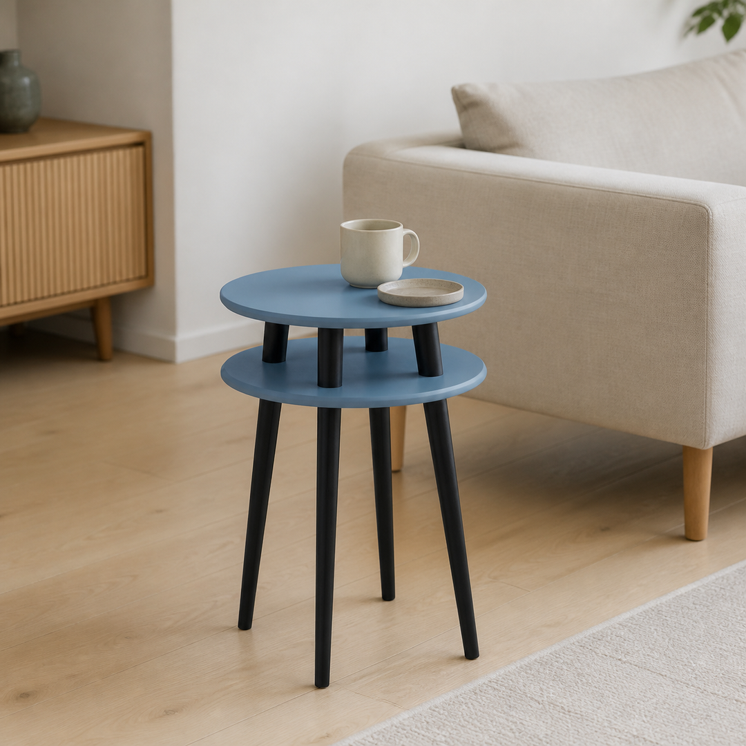 UFO Sidebord diameter 45cm x H61cm Blide blå / sorte ben – hero i naturlig brug