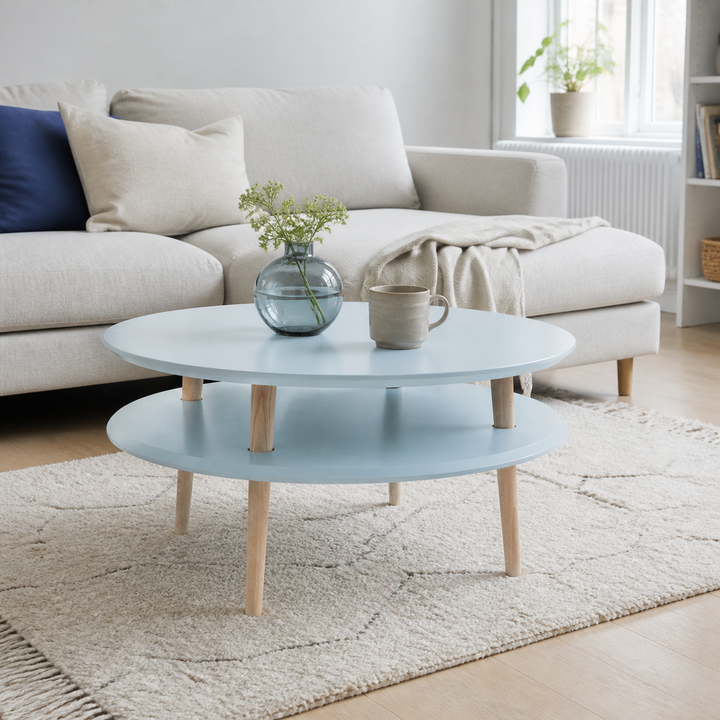 UFO Sofabord Diam 70cm x Højde 35cm - Lysegrå / Hvide Ben – supplerende neutral dagslysscene