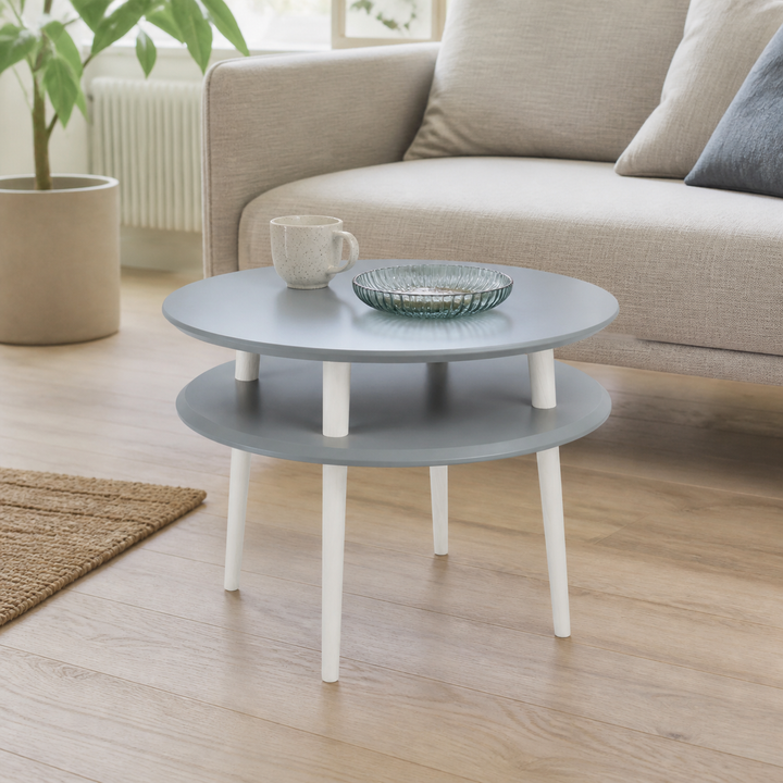 UFO Sofabord diameter 57cm x H 45cm - Mørkegrå/Hvide ben – supplerende neutral dagslysscene