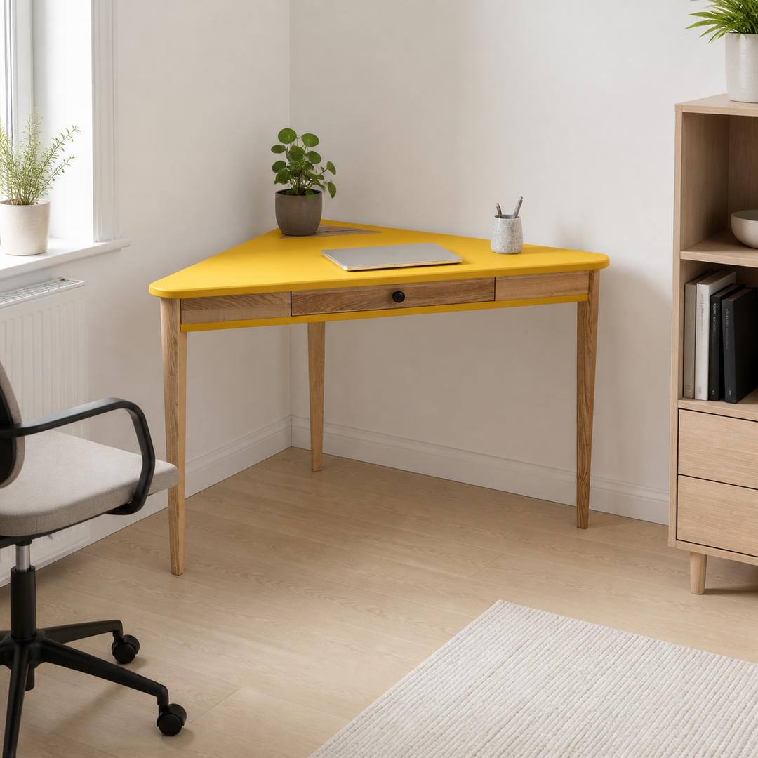 ASHME Hjørneskrivebord 114x85x85cm - Gul – hero i naturlig brug