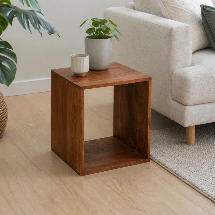 Håndlavet sidebord i FSC®-certificeret træ – vigtigste funktion