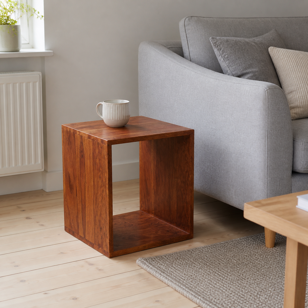 Håndlavet sidebord i FSC®-certificeret træ – anden naturlig anvendelse eller vinkel