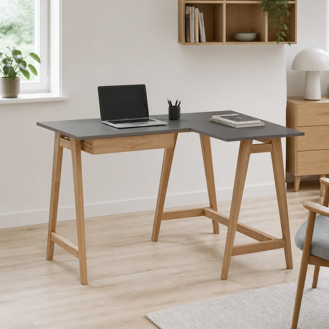 LUKA Asketræ Hjørneskrivebord B 115cm x D 85cm / Mørkegrå Højre Side – hero i naturlig brug