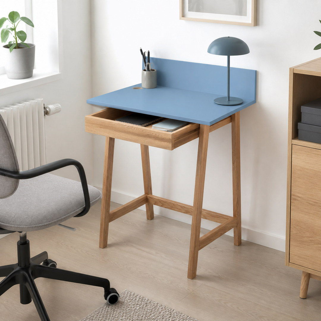LUKA Asketræ Skrivebord 65x50cm med Skuffe / Gentle Blue – vigtigste funktion