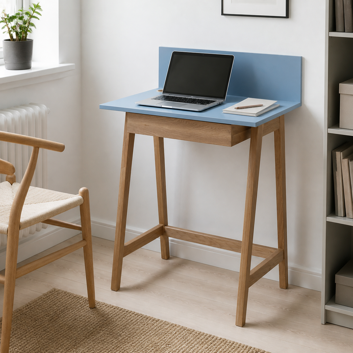 LUKA Asketræ Skrivebord 65x50cm med Skuffe / Gentle Blue – anden naturlig anvendelse eller vinkel
