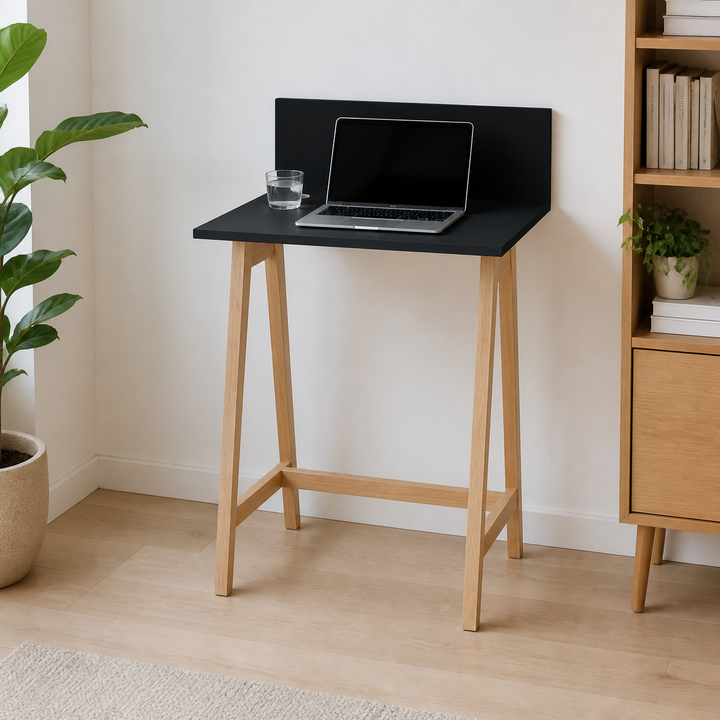 LUKA Asketræ Skrivebord 65x50cm Sort – hero i naturlig brug