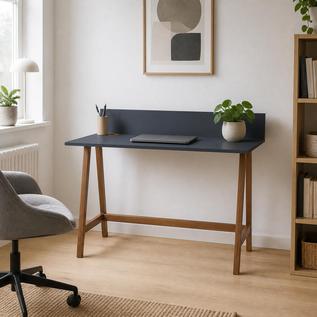 LUKA Skrivebord 110x50cm Eg / Grafit – supplerende neutral dagslysscene