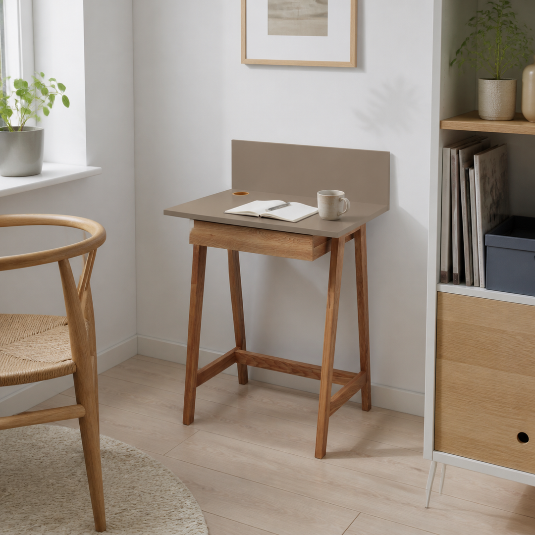 LUKA Skrivebord 65x50cm med Skuffe Eg Brun – supplerende neutral dagslysscene