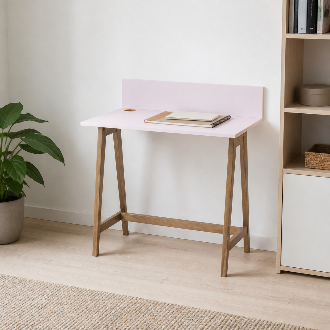 LUKA Skrivebord 85x50cm Eg / Pink – supplerende neutral dagslysscene