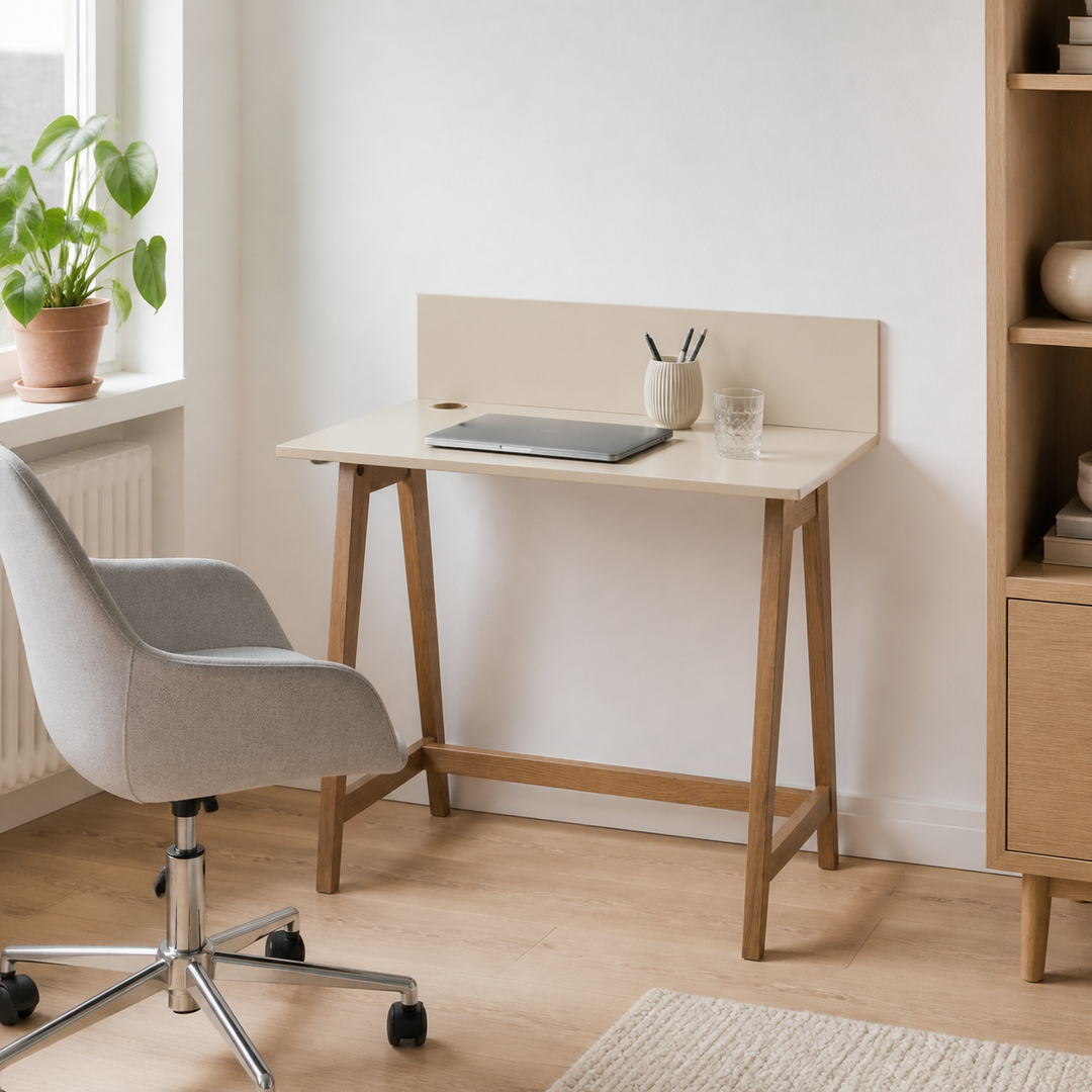 LUKA Skrivebord 85x50cm Eg Brun Beige – hero i naturlig brug