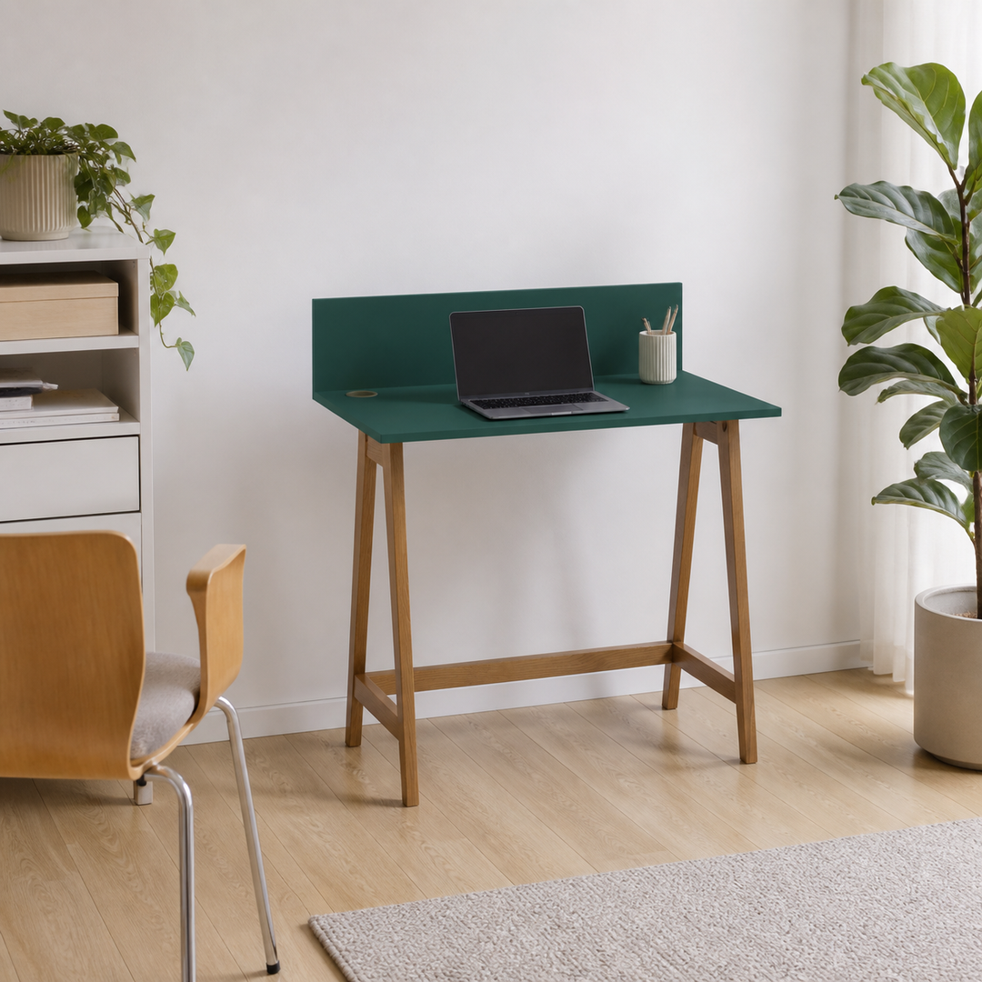 LUKA Skrivebord 85x50cm Eg Grøn – hero i naturlig brug