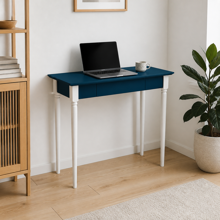MAMO Skrivebord 85x40 cm Hvide Ben / Petrol Blå – supplerende neutral dagslysscene