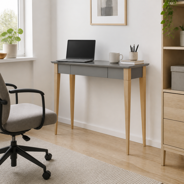 MIMO Skrivebord 105x40cm - Mørkegrå – supplerende neutral dagslysscene