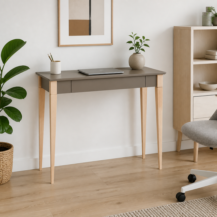 MIMO Skrivebord 105x40cm Brun – supplerende neutral dagslysscene