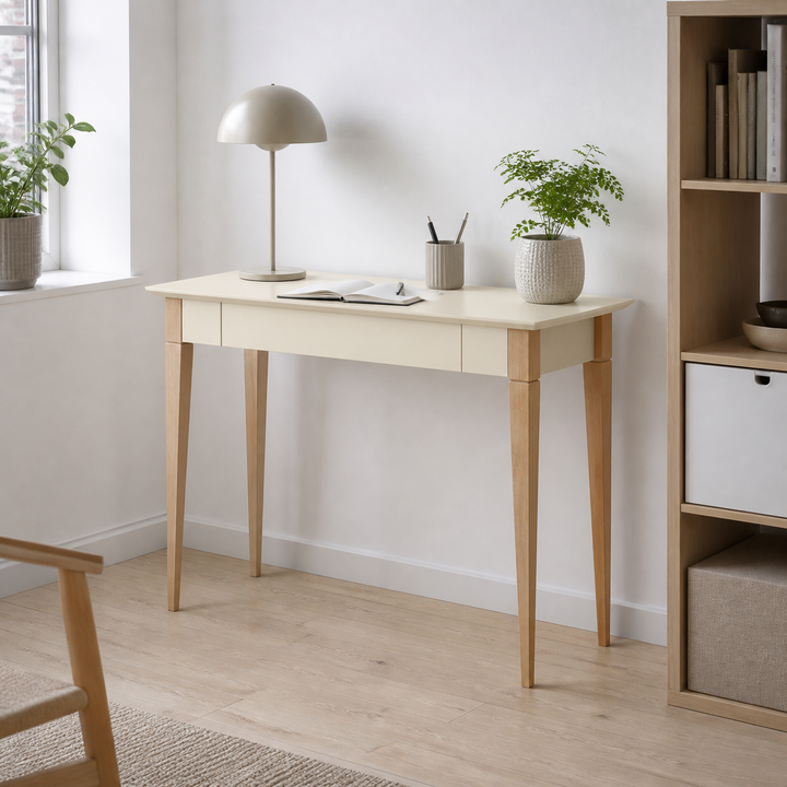 MIMO Skrivebord 105x40cm Hvid – supplerende neutral dagslysscene