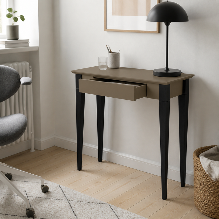 MIMO Skrivebord 65x40cm Sorte Ben Brun – vigtigste funktion
